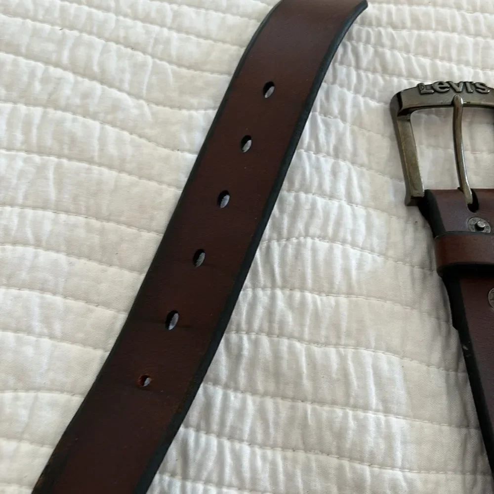 Levi’s leather belt size 36 worn once